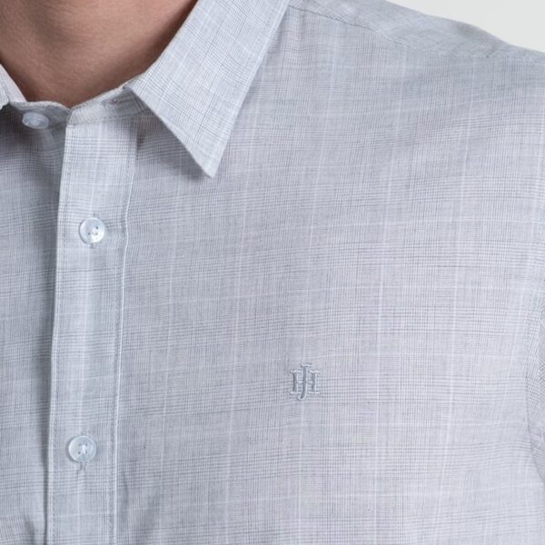 Áo sơ mi tay ngắn form vừa